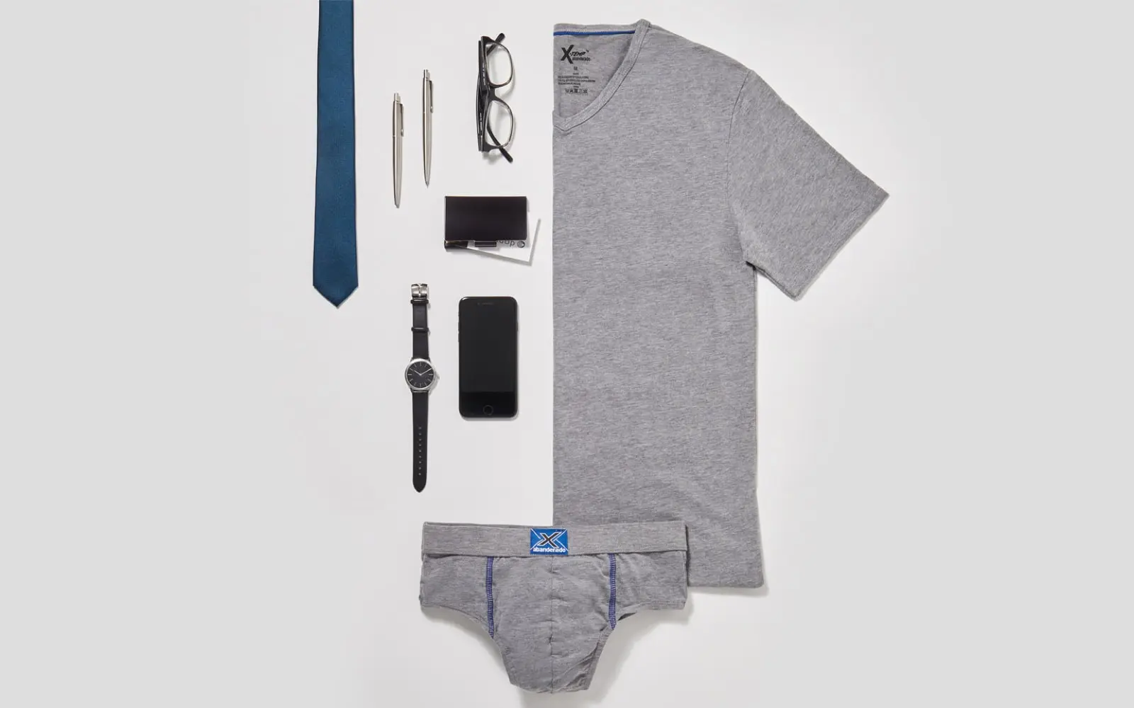 Moda hombre: Cómo combinar un pantalón gris con estilo - Cómo combinar el color gris en la ropa de hombre moda hombre pantalon gris - Cómo combinar el color gris en la ropa de hombre