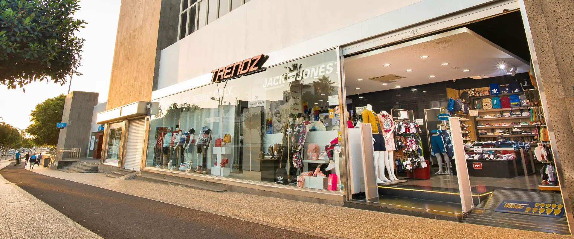 tiendas de moda en lanzarote - Cómo se llama el nuevo centro comercial de Lanzarote