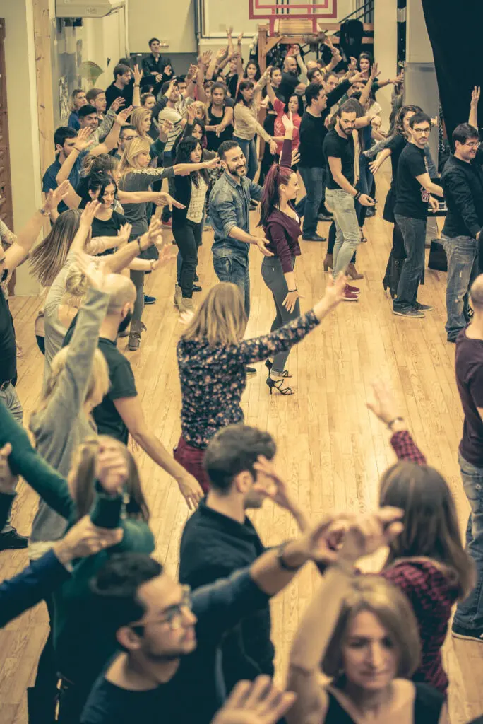 moda para salir a bailar - Cómo vestirse para ir a clases de baile