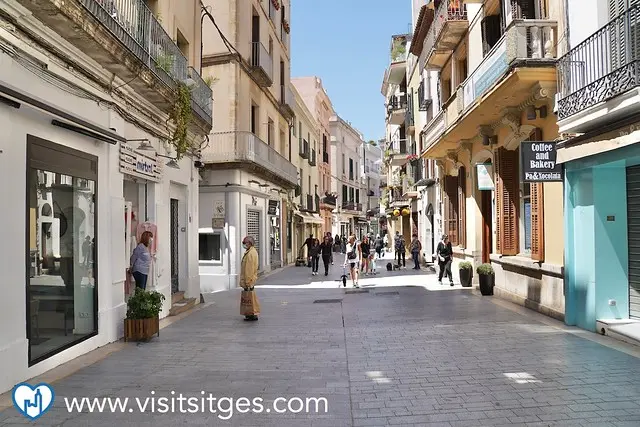 tiendas de moda en sitges - Cuál es la calle principal de Sitges