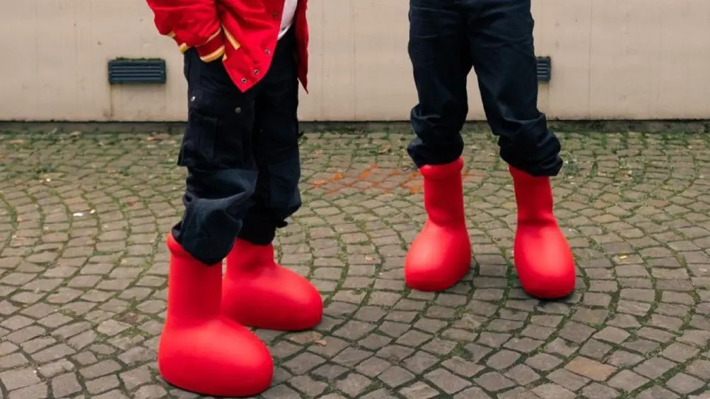 botas rojas de moda - Cuánto cuestan las botas rojas que están de moda