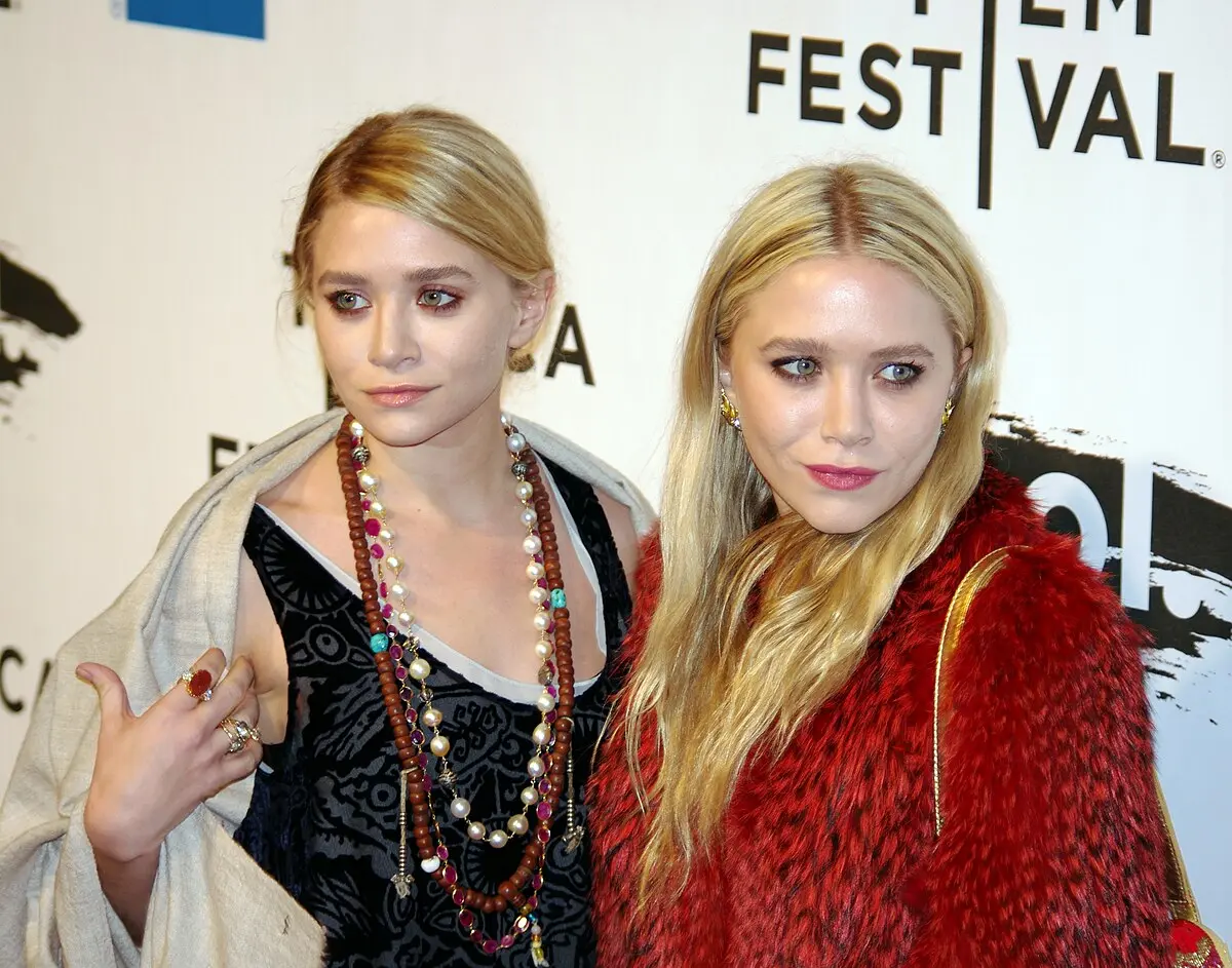 Hermanas Olsen: Moda y Carrera en la Industria del Entretenimiento - Cuánto dinero tienen las hermanas Olsen hermanas olsen moda - Cuánto dinero tienen las hermanas Olsen