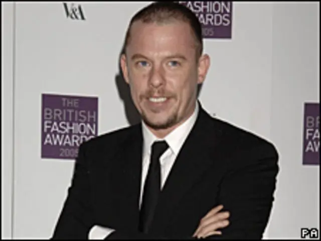 alexander mcqueen diseñador de moda - Dónde nació la marca Alexander McQueen