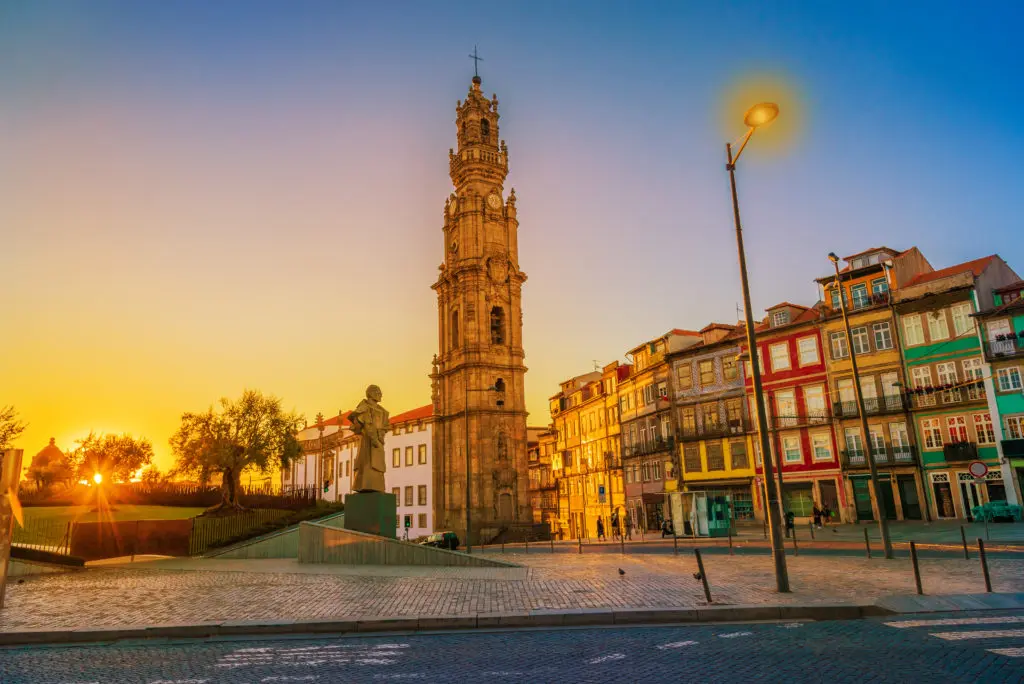 locales de moda en oporto - Qué barrio es el centro de Oporto