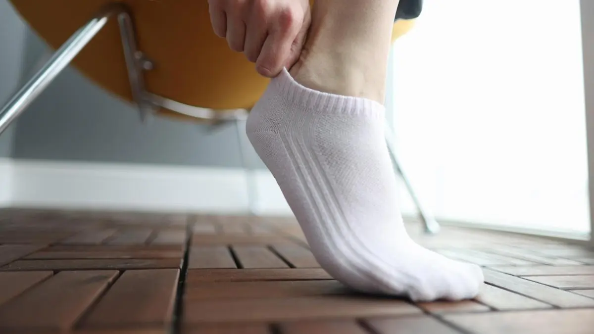 moda chanclas con calcetines - Qué calcetines se usa para zapatillas