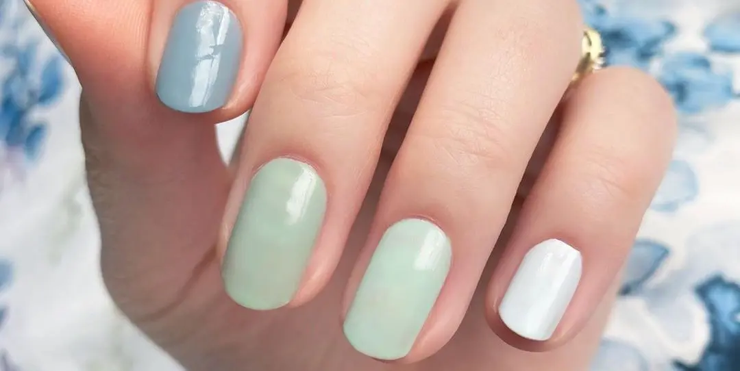 color de uñas de moda para piel morena - Qué color de uñas hace ver la piel más clara