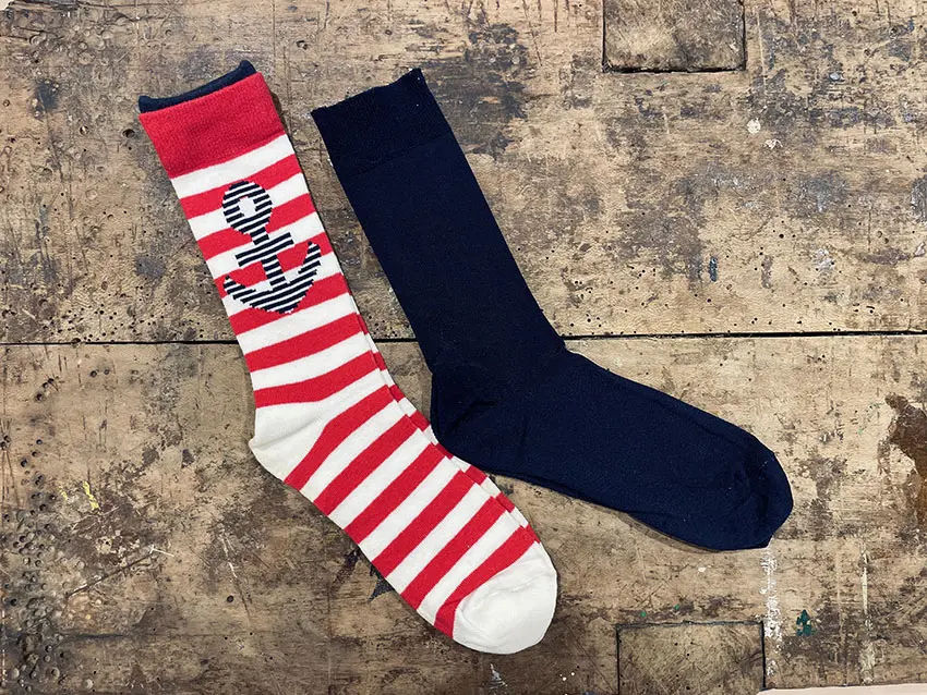 moda calcetines por fuera mujer - Qué color deben ser los calcetines