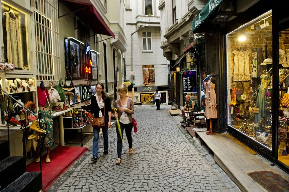 lugares de moda en estambul - Qué días se sale de fiesta en Estambul