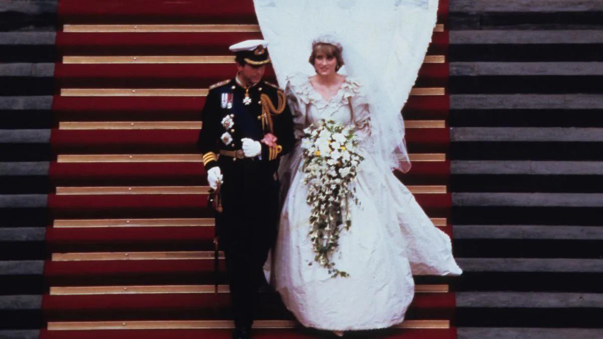 lady di y la moda - Qué pasó con el vestido de novia de la princesa Diana