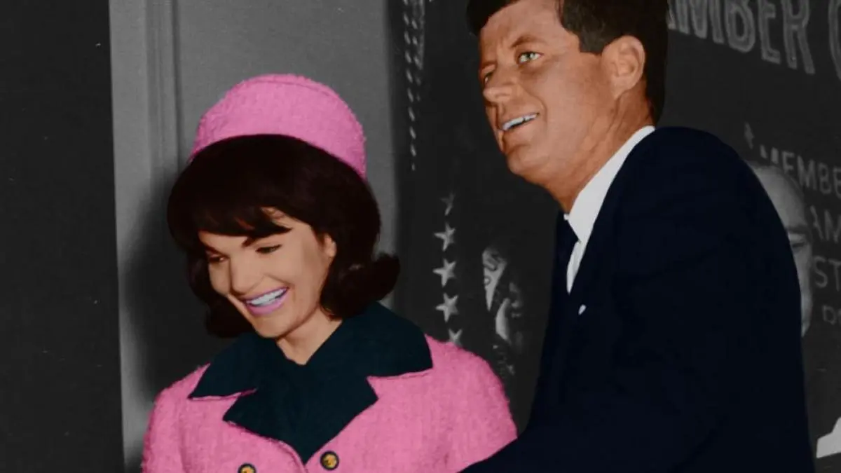 moda estilo jackie kennedy - Qué pasó con el vestido rosa de Jackie Kennedy