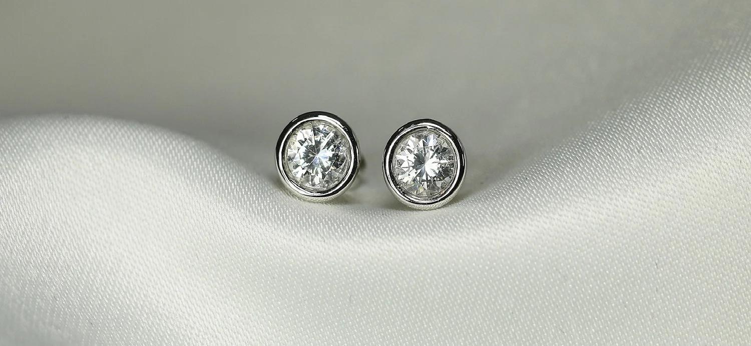 moda pendientes hombre - Qué significa el uso de aretes en los hombres