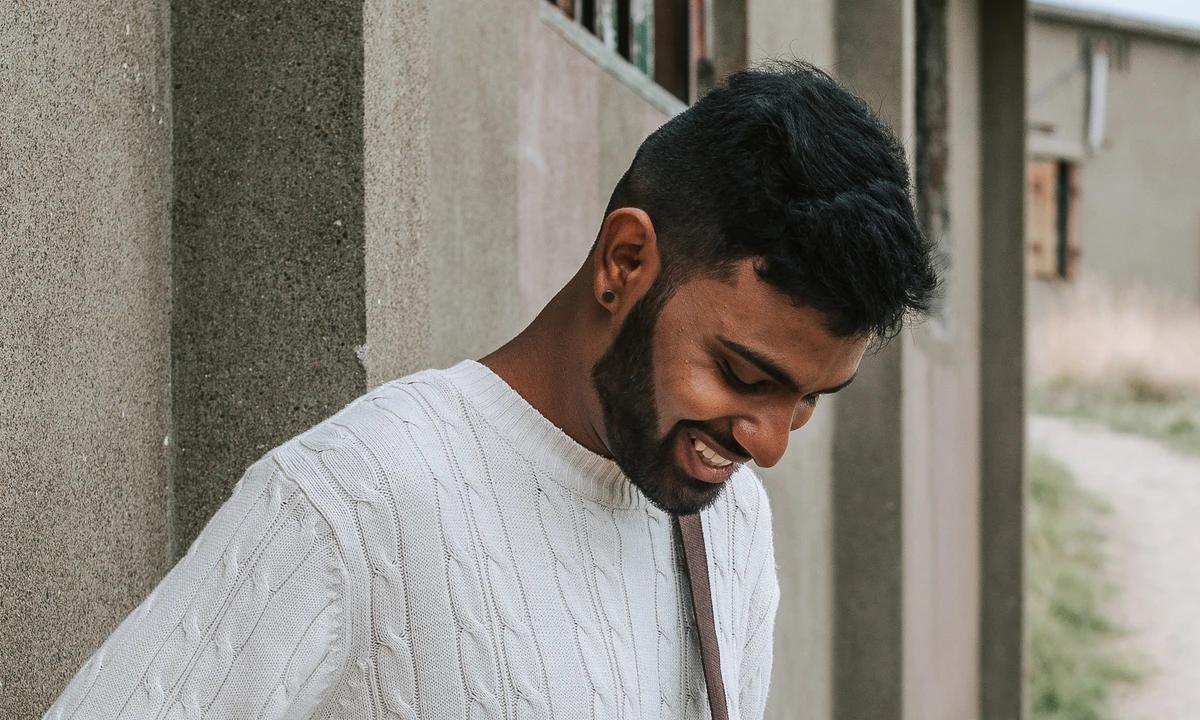 moda pendientes hombre - Qué tipo de aretes debe usar un hombre