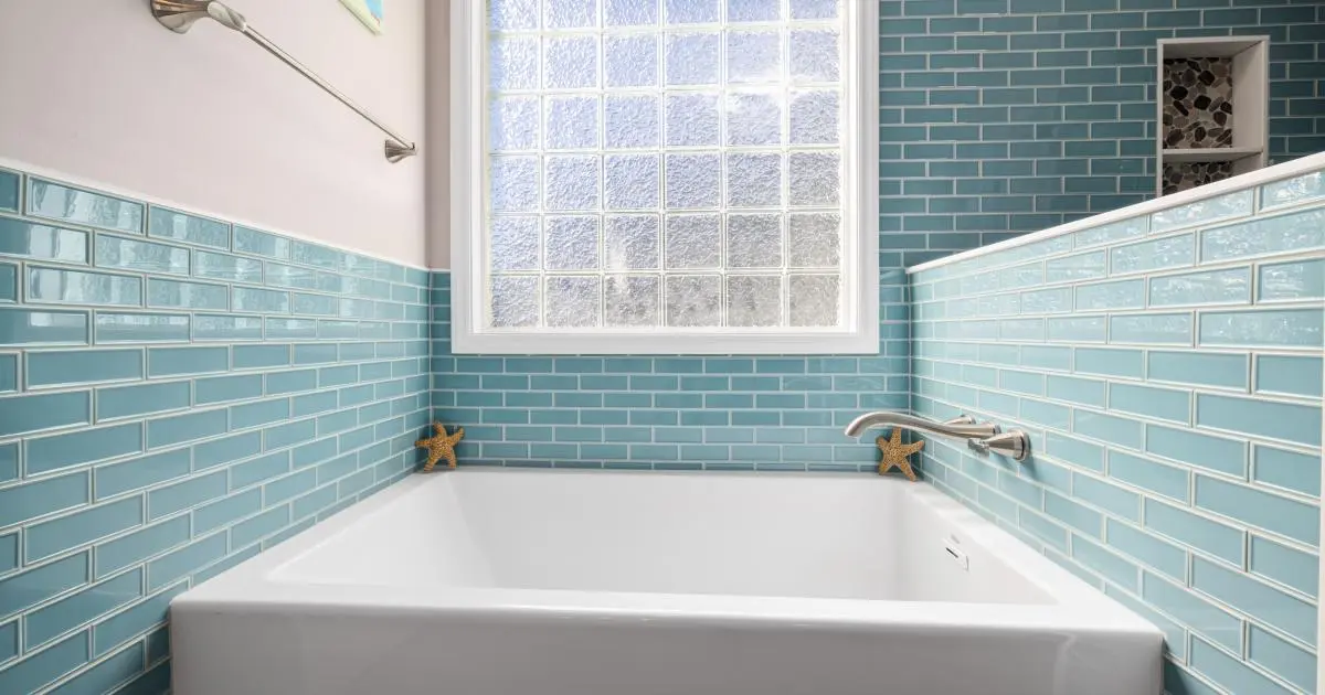 azulejos de moda - Qué tipo de azulejos se debe usar en un baño pequeño
