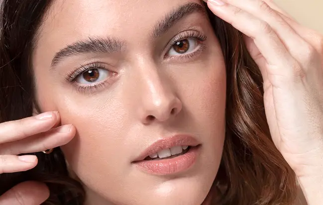 Las cejas de moda en el 2023 - Qué tipo de cejas te hace ver más joven cejas de moda - Qué tipo de cejas te hace ver más joven