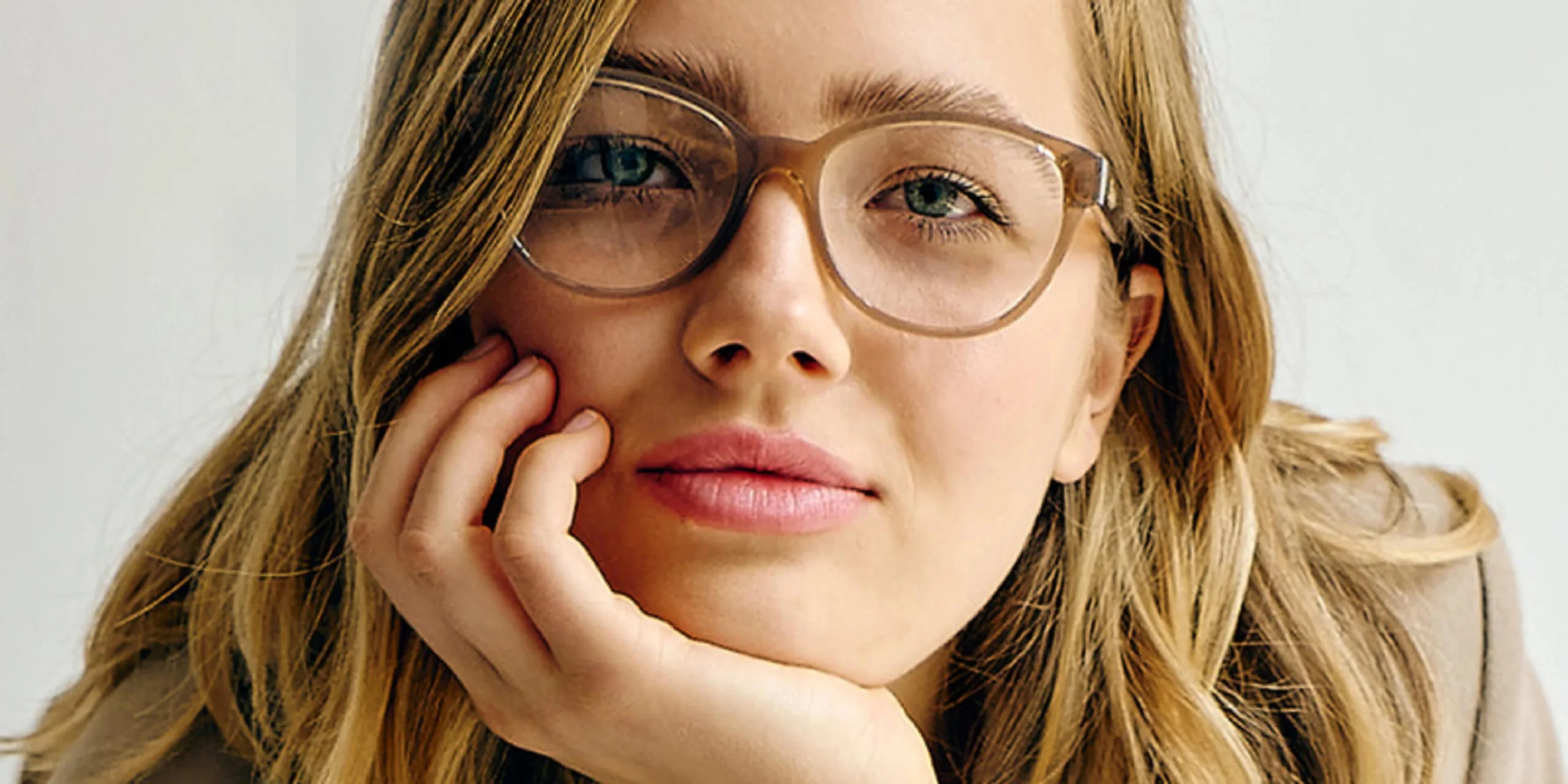 gafas de moda - Qué tipo de lentes rejuvenecen
